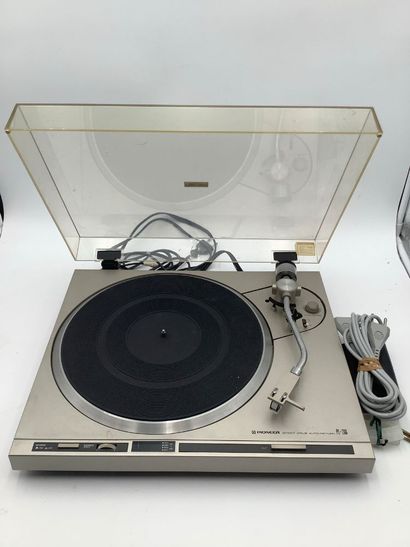 Platine de marque Pioneer modèle PL-200.
En...