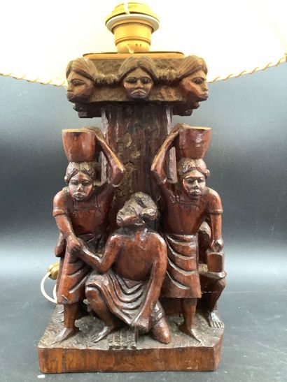 Sculpture Africaine à décor de scènes de...