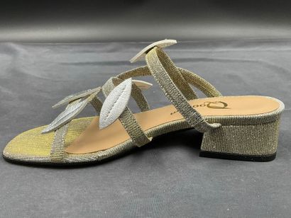 QOOTUM, modèle GALA 492 , pointure 35, paire...