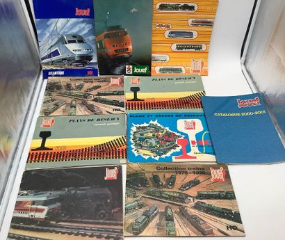 Plusieurs revues et catalogues de marque...