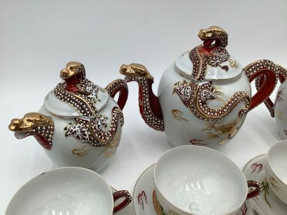 Service à thé et à saké en porcelaine fine...