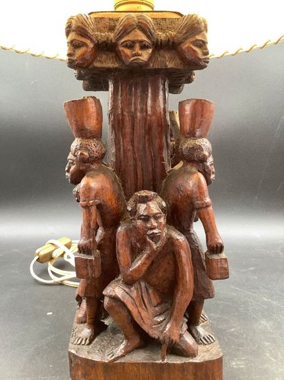 Sculpture Africaine à décor de scènes de...
