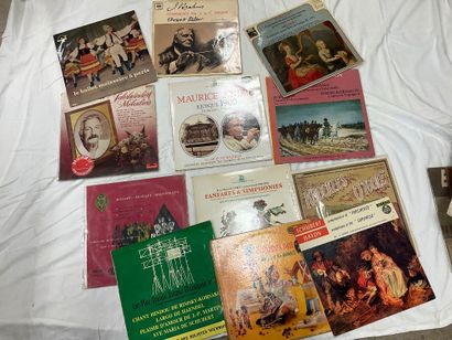 Lot de 50 vinyles 45T et 33T composé de musique...