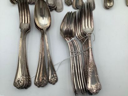 Métal argenté, important lot de couverts...
