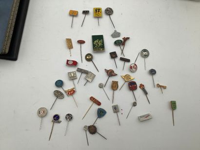 Collection d' environ 600 pin’s (russes)en...