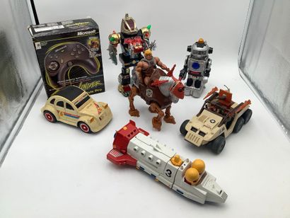 Jouets vintage, dont :
Fusée spatiale «Jean»...