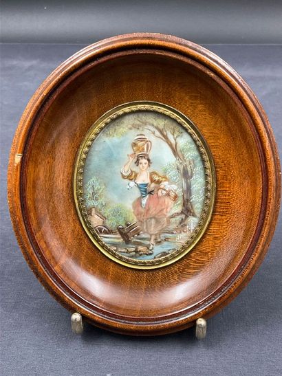 3 miniatures comprenant : la fillette aux...