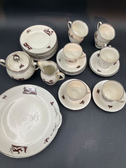 Service incomplet de porcelaine de la maison...