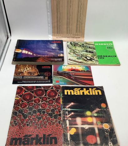 Plusieurs revues et catalogues de marque...