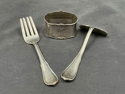 Couverts pour enfant en argent comprenant...