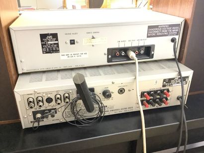 JVC, ensemble HIFI comprenant un amplificateur...