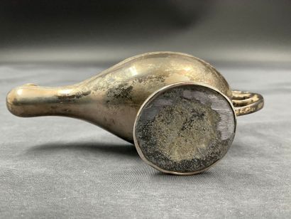 Varia, argent comprenant une broche, une...