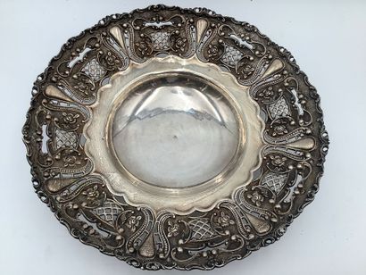 Argent, grande coupe à frise ajourée sur...