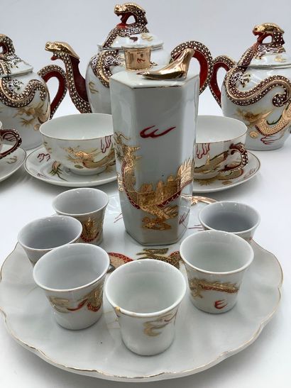 Service à thé et à saké en porcelaine fine...