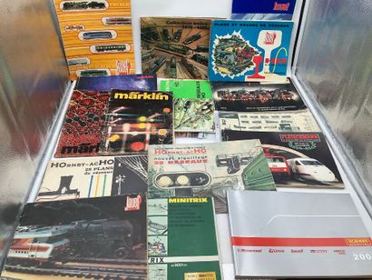 Plusieurs revues et catalogues de marque...