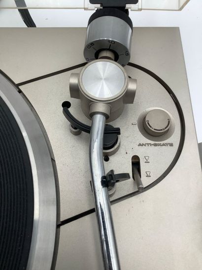 Platine de marque Pioneer modèle PL-200.
En...