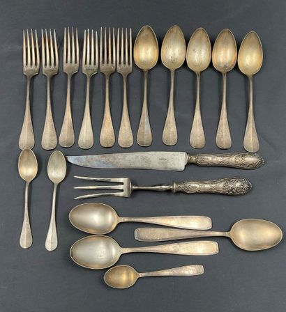 Partie de ménagère en métal argenté dont...