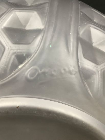 Oreor, important vase ventru en verre pressé...
