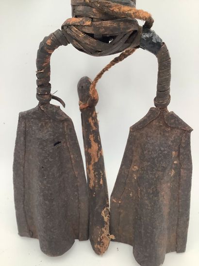 Art d’Afrique, double cloche cérémonielle...