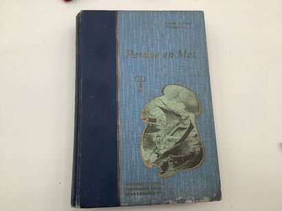 Un livre « Perdue en mer» de Jenny Lensia...