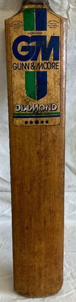 Batte de cricket GM Diamond et une crosse...