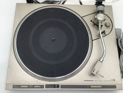 Platine de marque Pioneer modèle PL-200.
En...