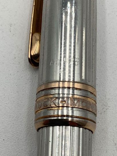 MontbLanc, stylo bille de la marque Montblanc...