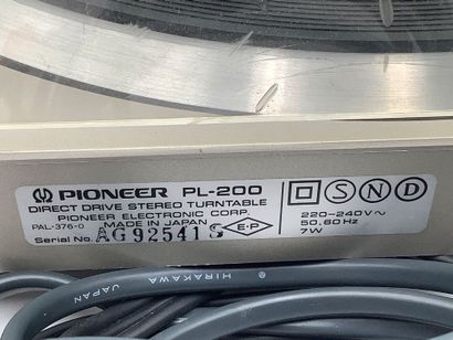 Platine de marque Pioneer modèle PL-200.
En...