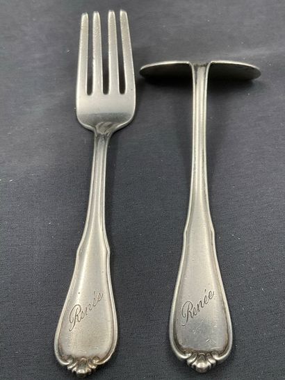 Couverts pour enfant en argent comprenant...