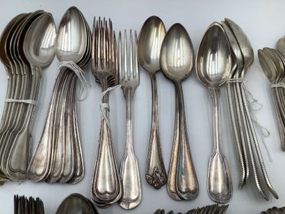 Métal argenté, important lot de couverts...