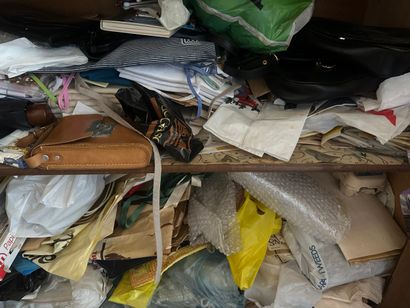 Vente en 1 lot de l'entier mobilier d'un...