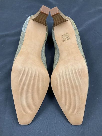 QOOTUM, modèle GALA 492 , pointure 39, paire...
