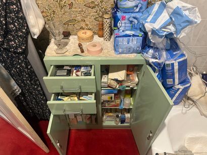 Vente en 1 lot de l'entier mobilier d'un...