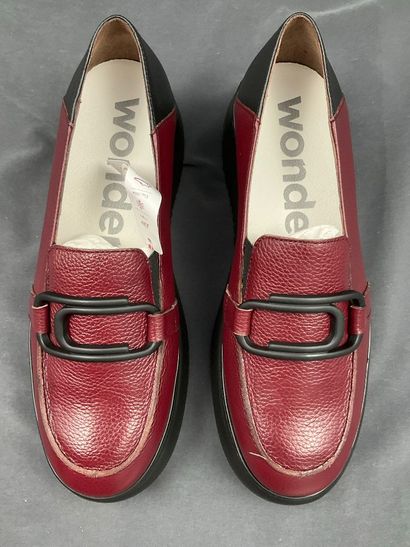 WONDERS, modèle A-2641, pointure 38, paire...