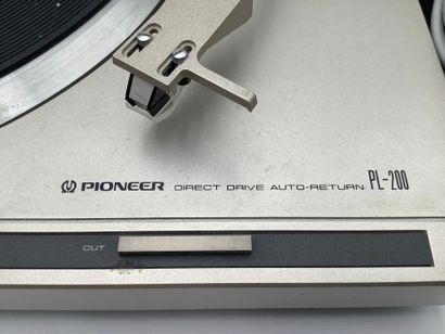 Platine de marque Pioneer modèle PL-200.
En...