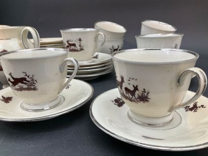 Service incomplet de porcelaine de la maison...