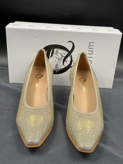 QOOTUM, modèle GALA 492 , pointure 40, paire...