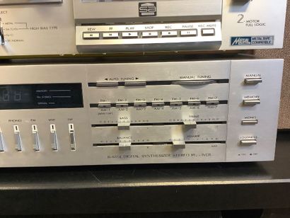 JVC, ensemble HIFI comprenant un amplificateur...
