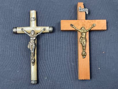 Religiosa, 20 chapelets, croix et médailles,...