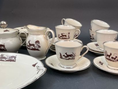 Service incomplet de porcelaine de la maison...