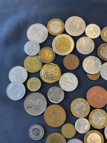 Lot de pièces de monnaie courantes essentiellement...