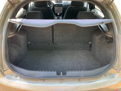 ALFA ROMEO 147 Immatriculée : AW-186-TE 
Genre...
