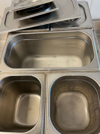 Bain marie inox avec 5 bacs gastro, fonctionnel.
ENLEVEMENT...