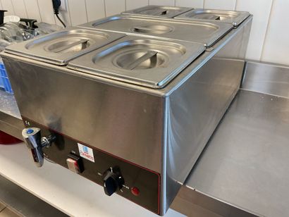Bain marie inox avec 5 bacs gastro, fonctionnel.
ENLEVEMENT...