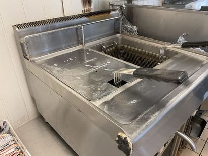Friteuse électrique 2 bacs, fonctionnelle
ENLEVEMENT...