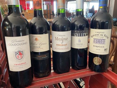 5 caisses de vin soit 55 bouteilles, essentiellement...