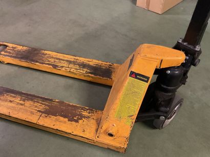 Transpalette 200 kg en bon état de fonctionnement....