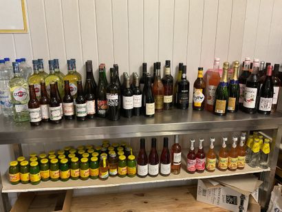 Stock arrière cuisine 
Dont 7 bouteilles...