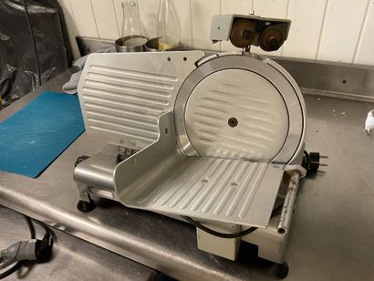 Trancheuse à jambon, fonctionnelle, en l’état
ENLEVEMENT...