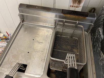 Friteuse électrique 2 bacs, fonctionnelle
ENLEVEMENT...